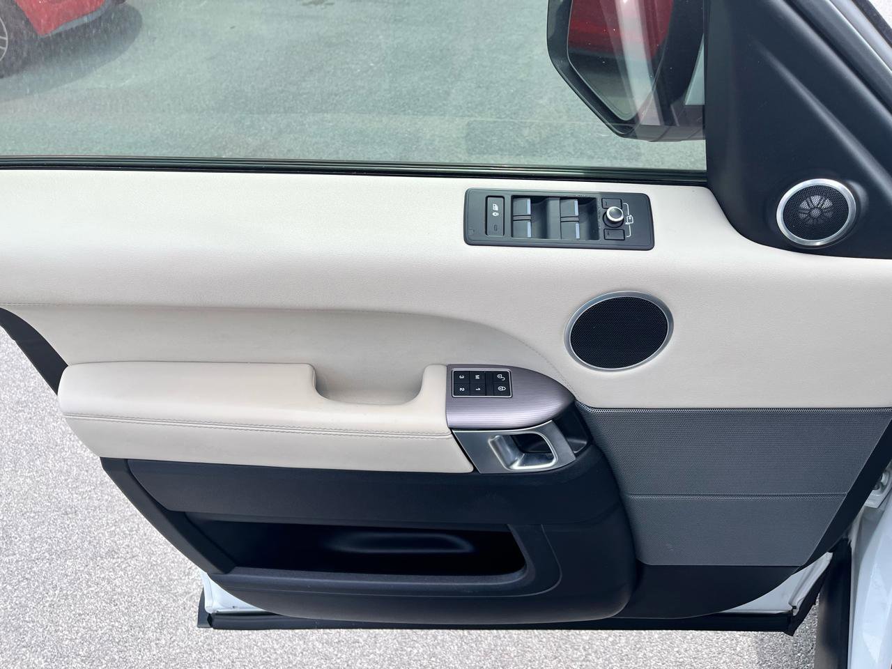 Used 2017 Land Rover Range Rover Sport HSE image 13