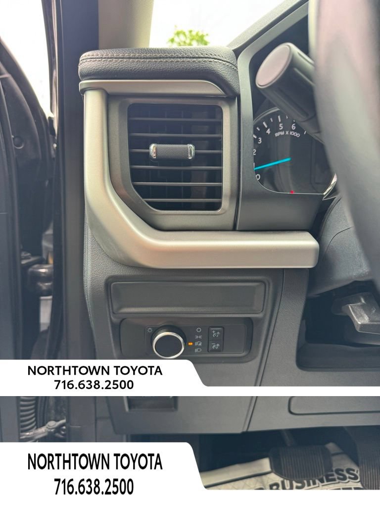 Used 2024 Ford Expedition XLT AWD/4WD image 30