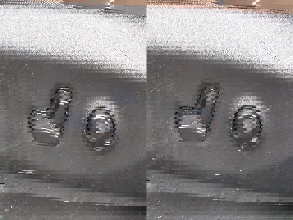 Used 2017 Chrysler Pacifica Limited image 16