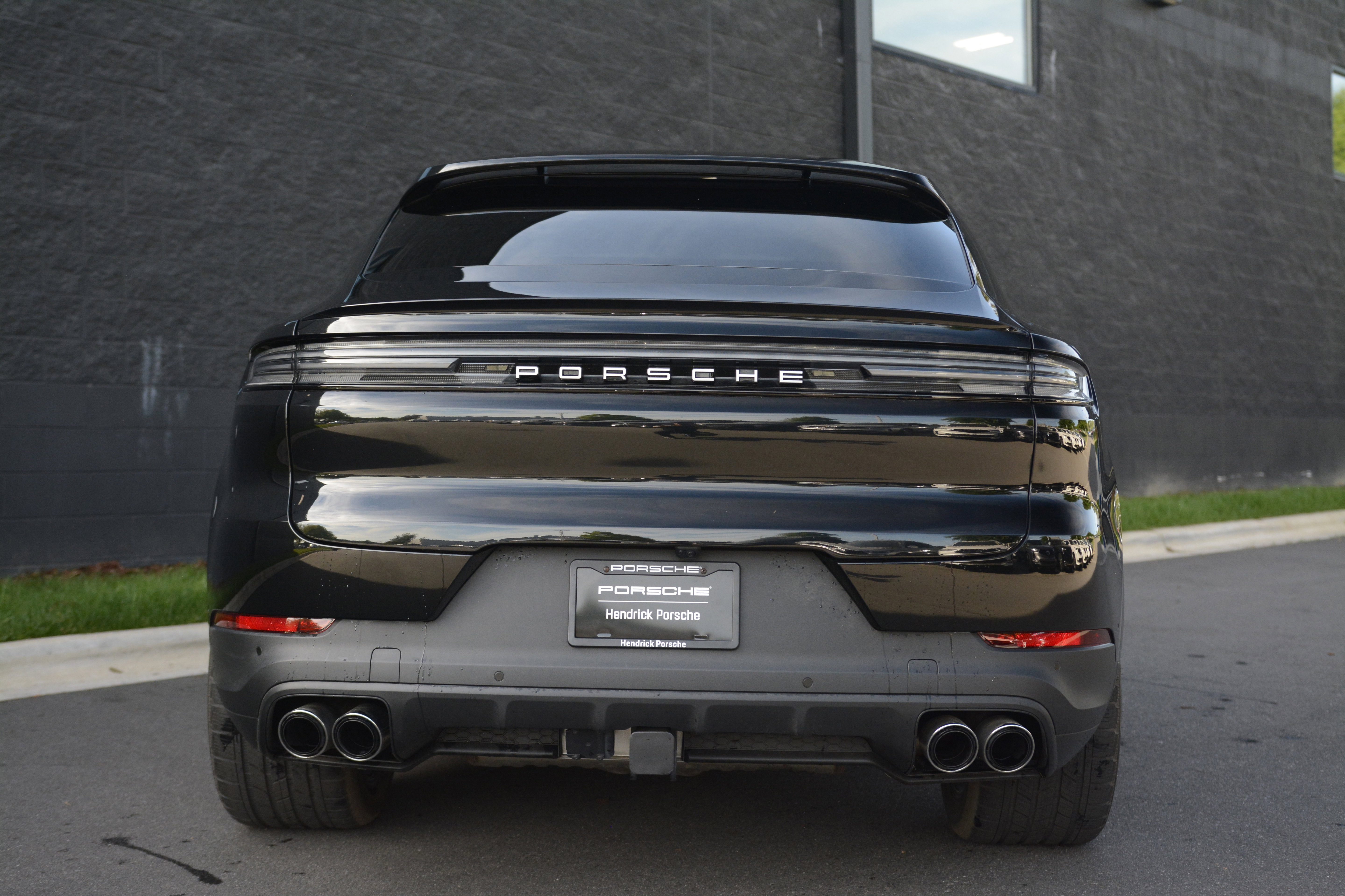 Certified 2025 Porsche Cayenne Coupe image 6