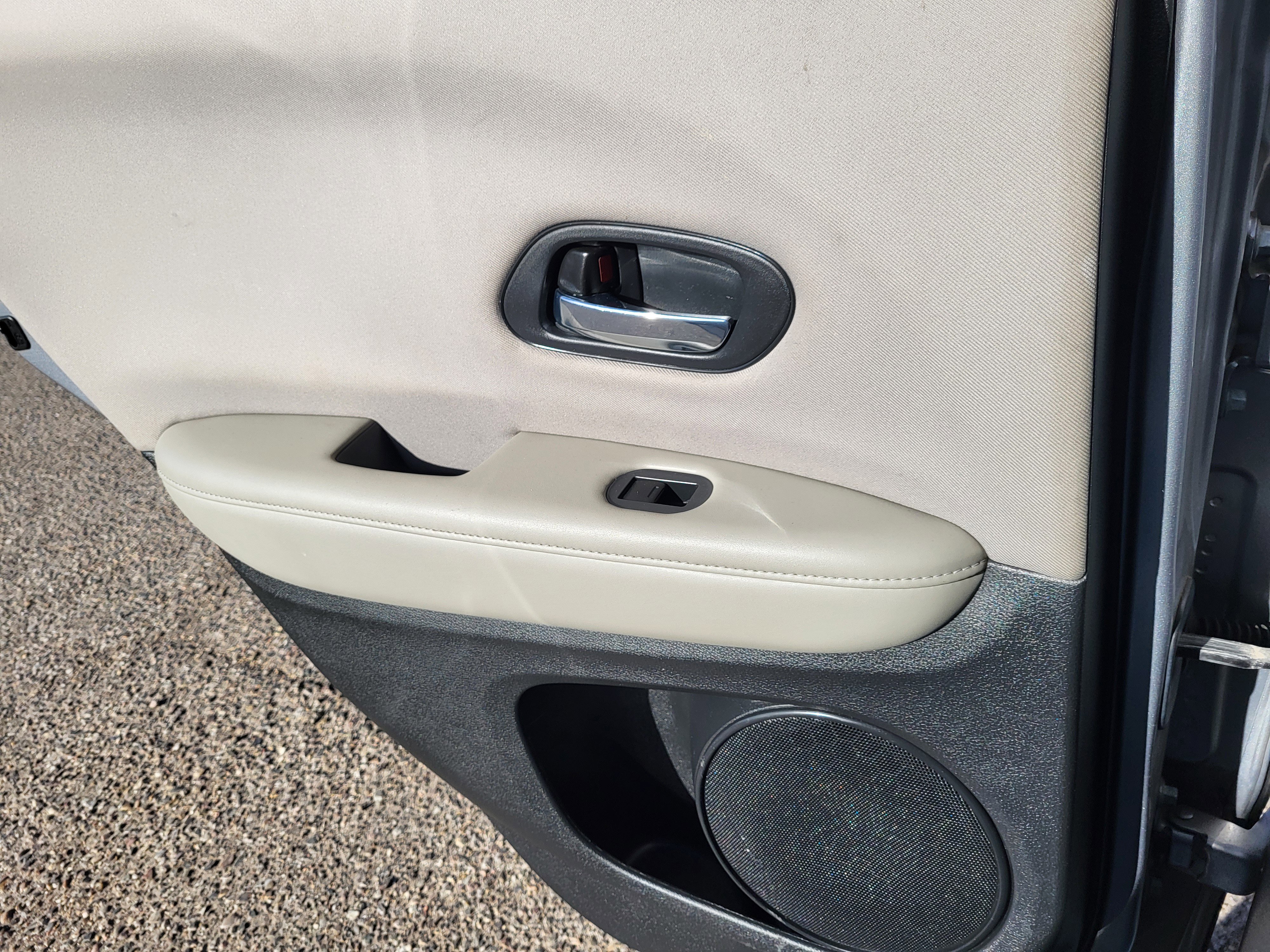 Used 2017 Honda HR-V LX image 31