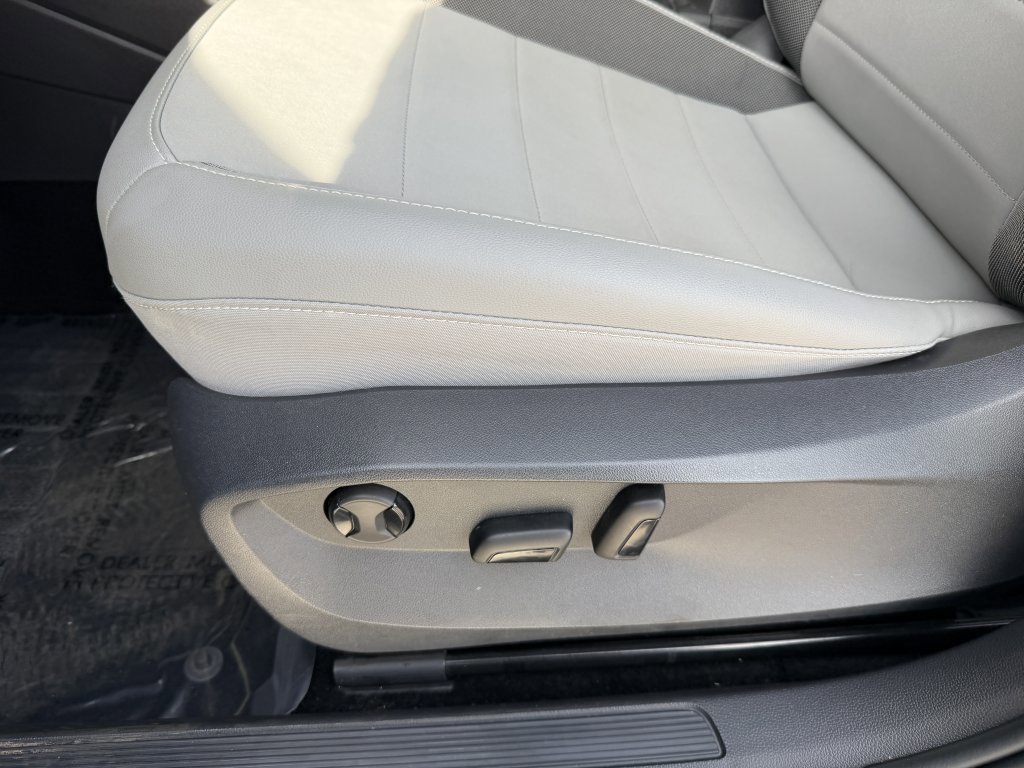 Used 2022 Volkswagen Taos SE w/ Panoramic Sunroof Package AWD/4WD image 31