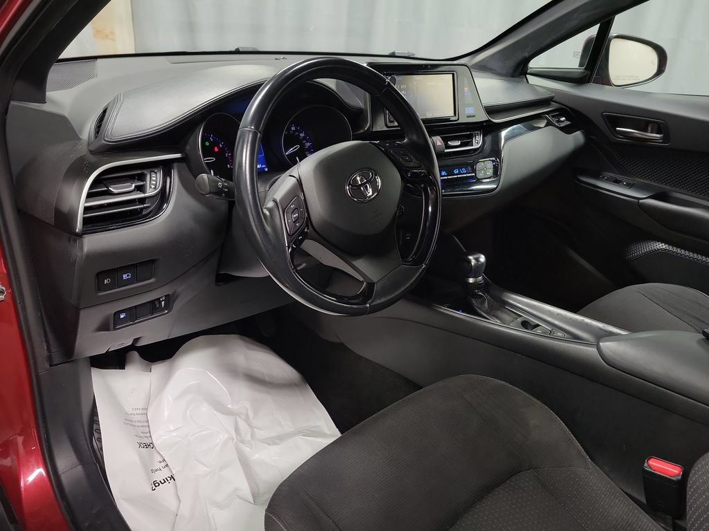 Used 2018 Toyota C-HR XLE FWD image 16