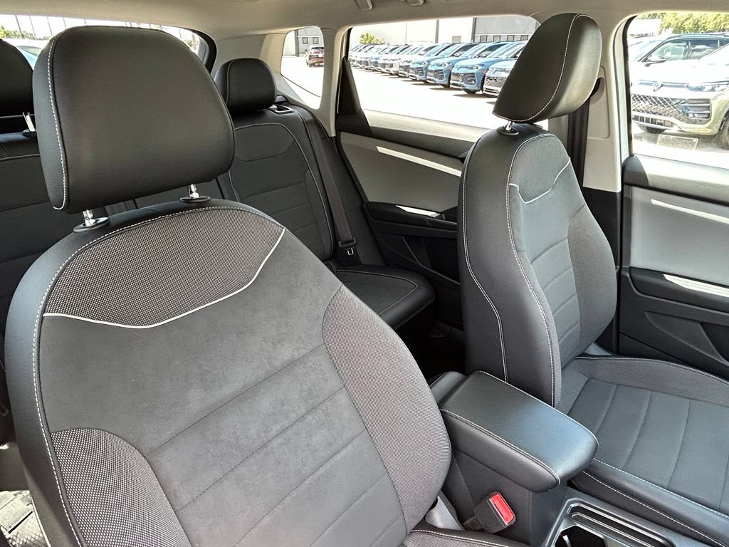 Certified 2023 Volkswagen Taos SE w/ Panoramic Sunroof Package FWD image 36