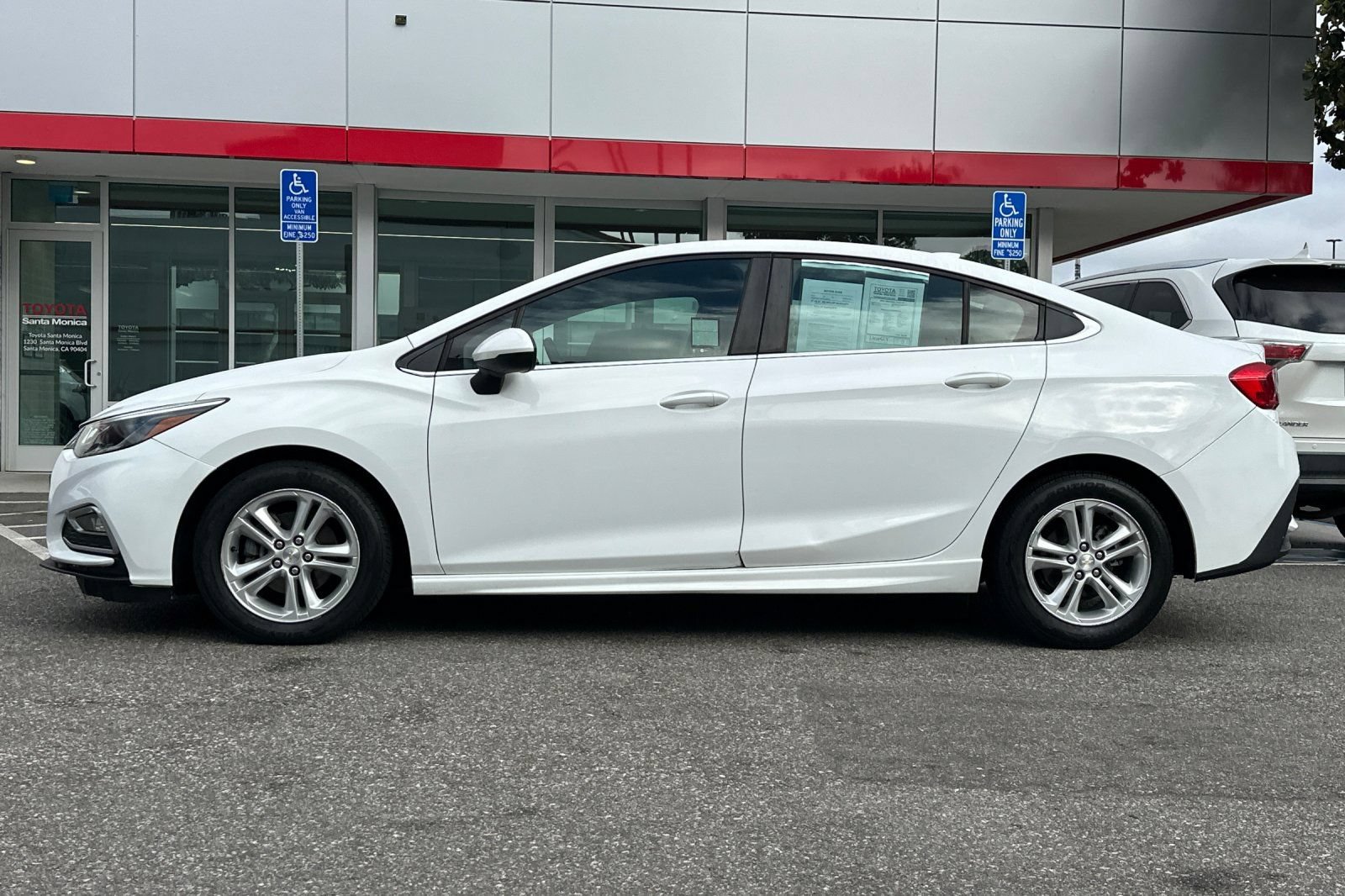 Used 2018 Chevrolet Cruze LT w/ RS Package FWD image 7