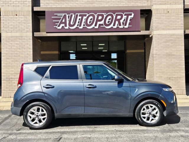 Used 2022 Kia Soul LX w/ Technology Package image 4