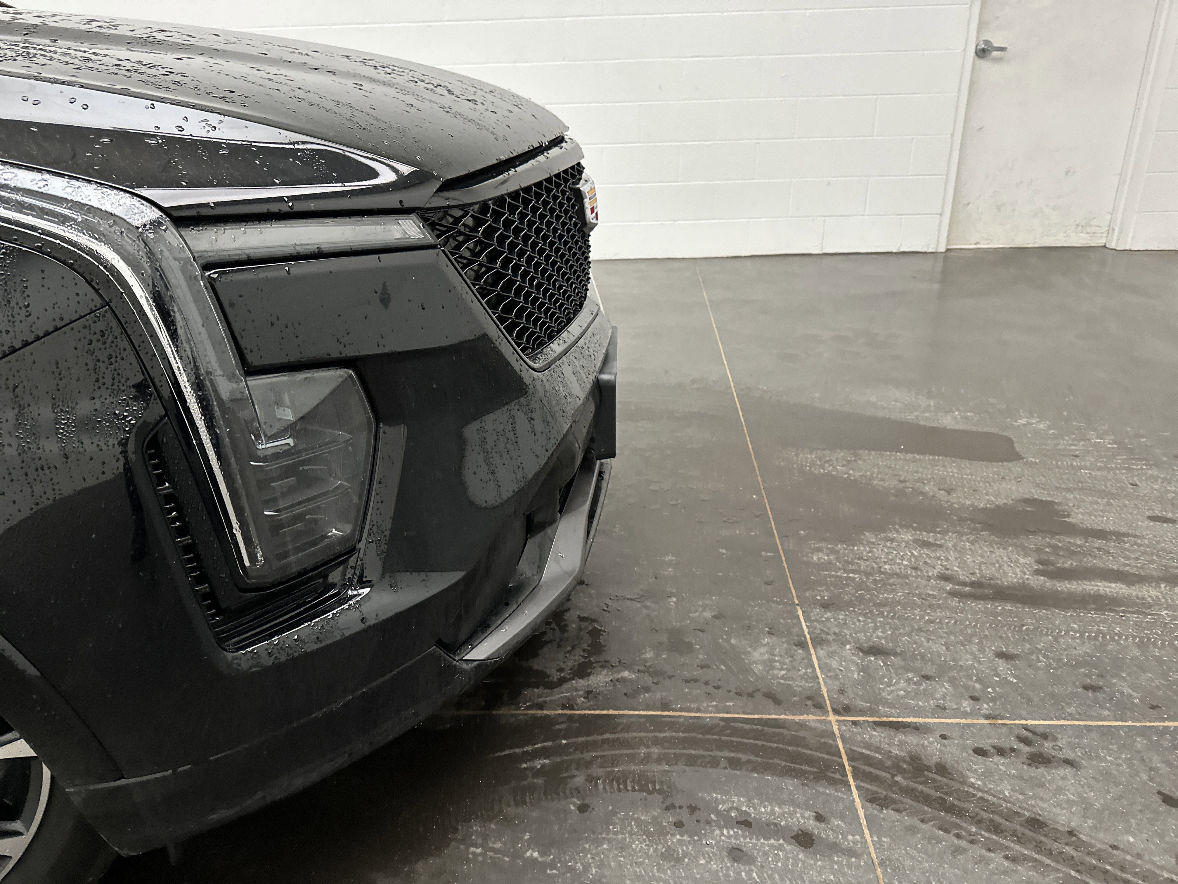 Used 2024 Cadillac XT4 Sport image 2