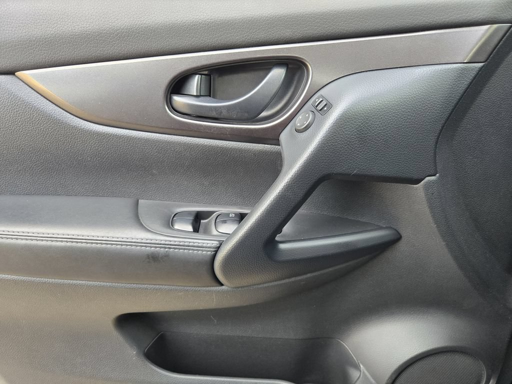 Used 2022 Nissan Rogue Sport S FWD image 15