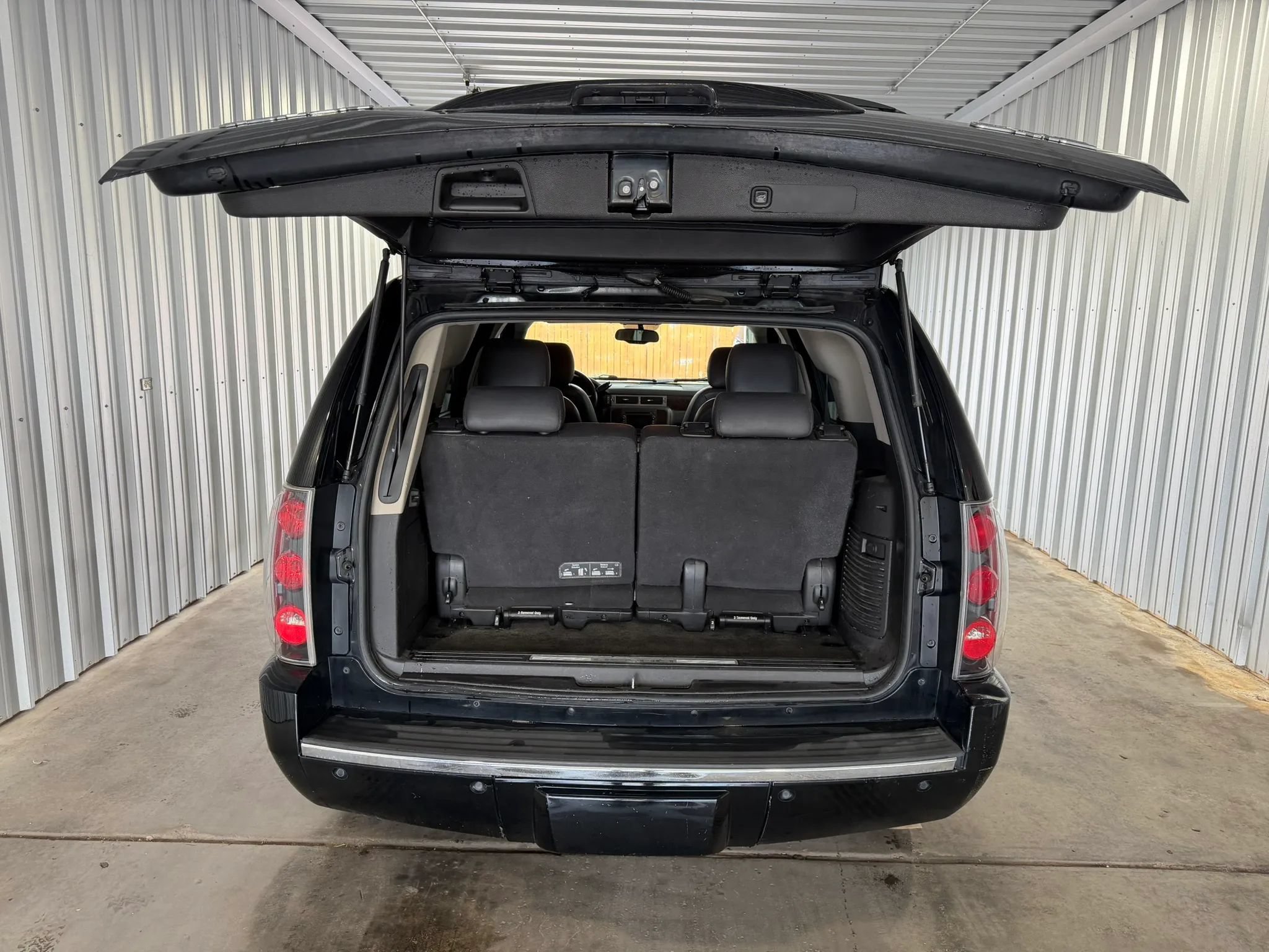 Used 2011 GMC Yukon Denali RWD image 19