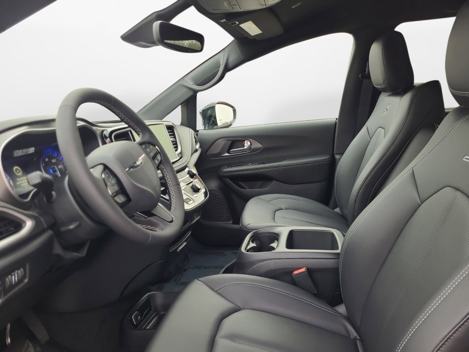 New 2026 Chrysler Pacifica Select w/ S Appearance Package image 9