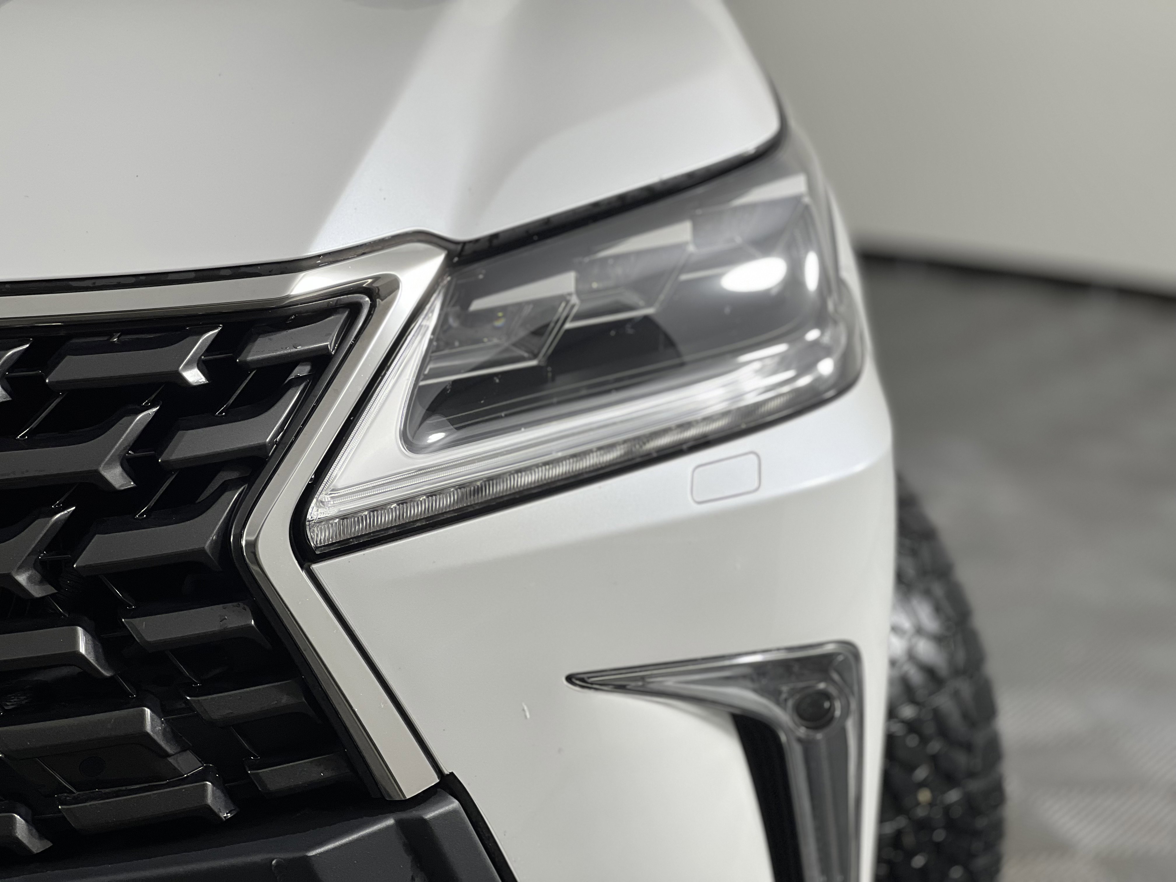 Used 2021 Lexus LX 570 4WD w/ Sport Package image 5