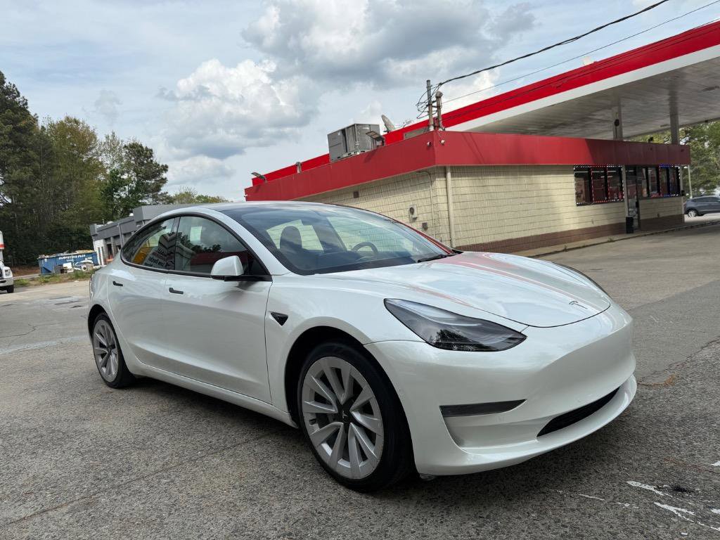 Used 2022 Tesla Model 3 Standard Range Plus image 3