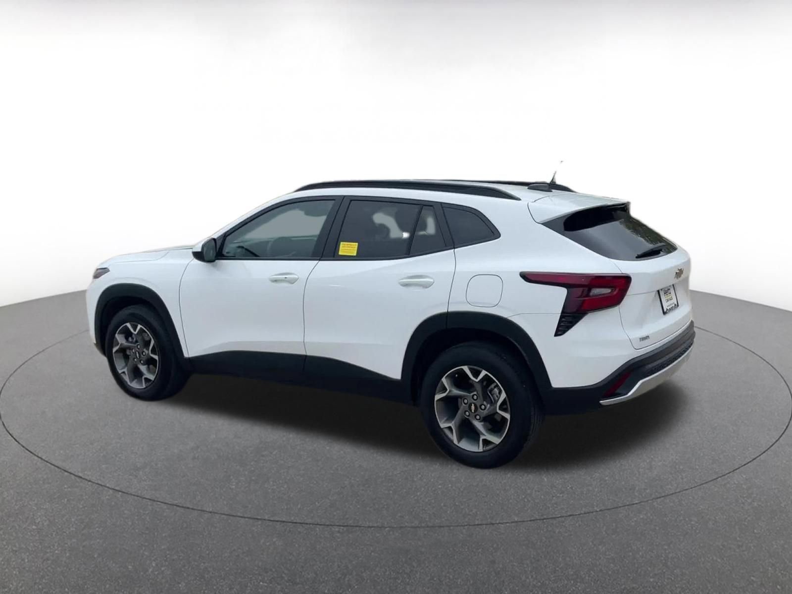 Used 2025 Chevrolet Trax LT w/ LT Convenience Package FWD image 10