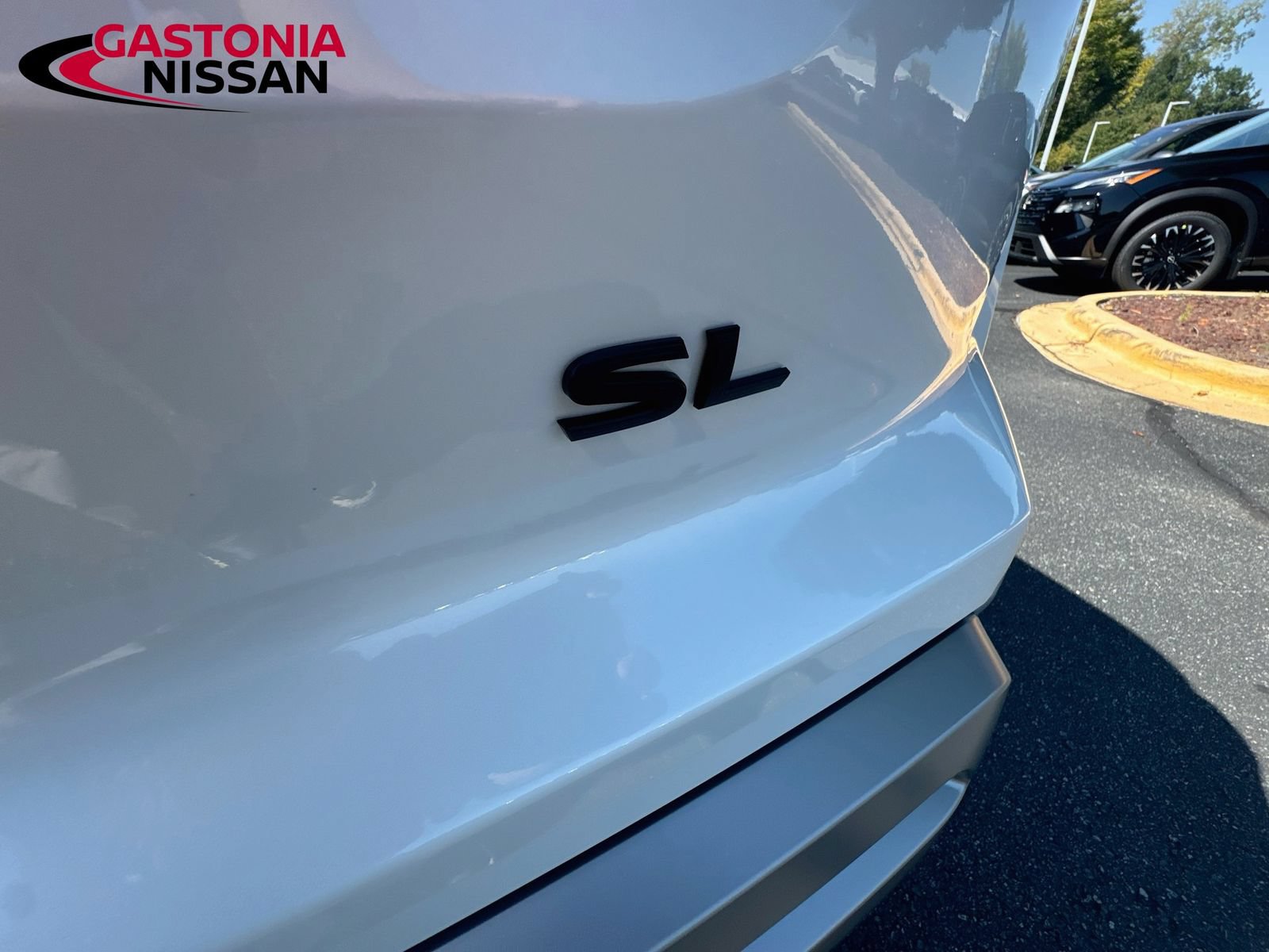 Used 2025 Nissan Pathfinder SL w/ Black Appearance Package FWD image 44