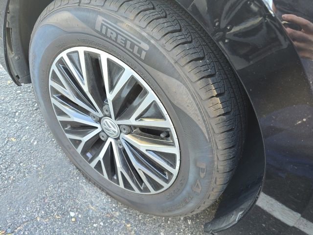 Used 2019 Volkswagen Jetta SE w/ Cold Weather Package image 4