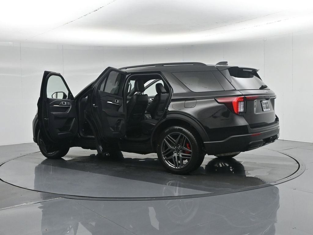 Used 2025 Ford Explorer ST-Line w/ ST-Line Street Pack image 37