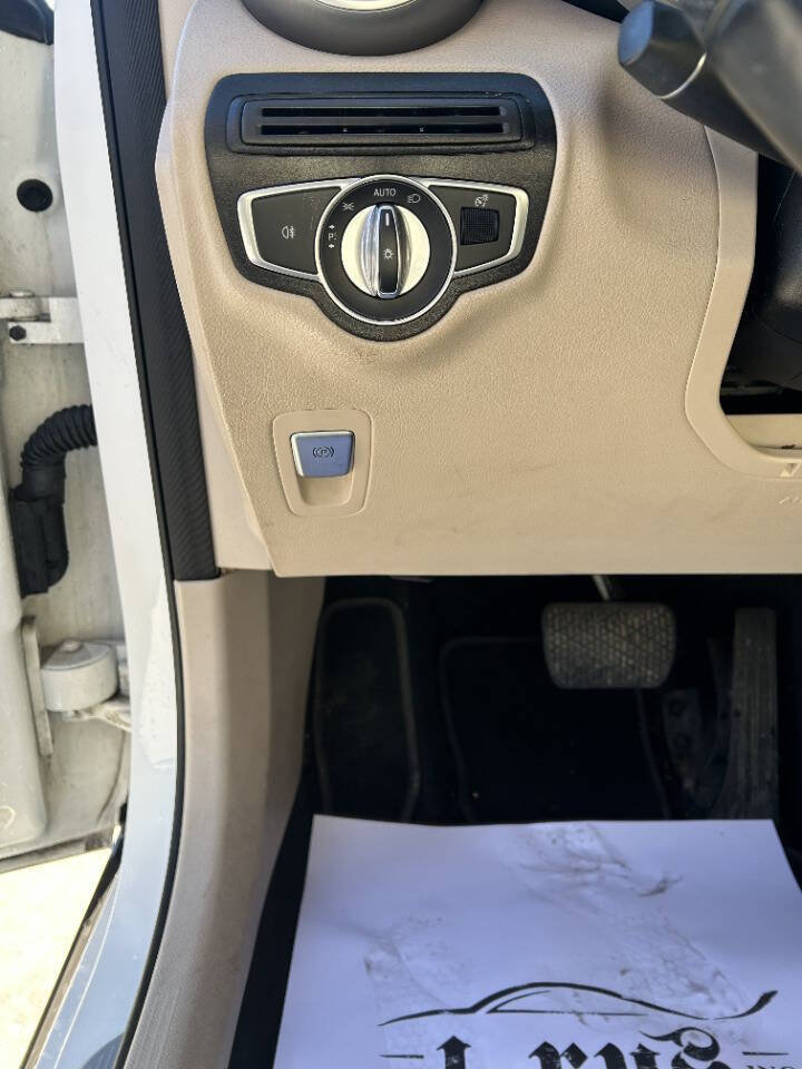 Used 2018 Mercedes-Benz GLC 300 4MATIC image 23