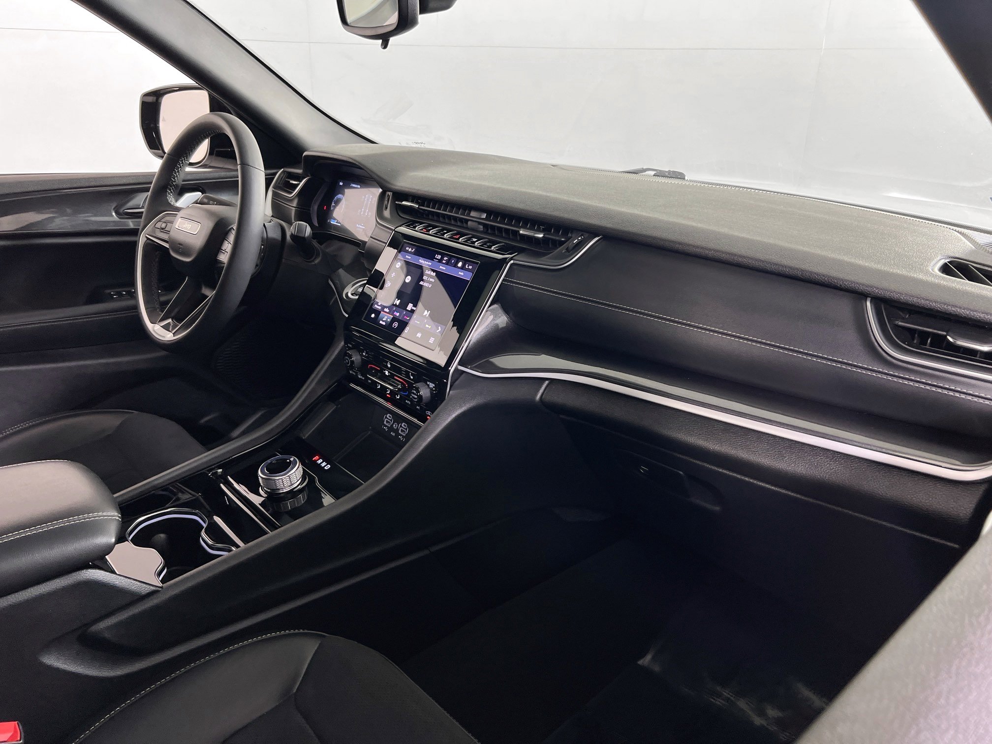 Used 2023 Jeep Grand Cherokee Altitude image 28