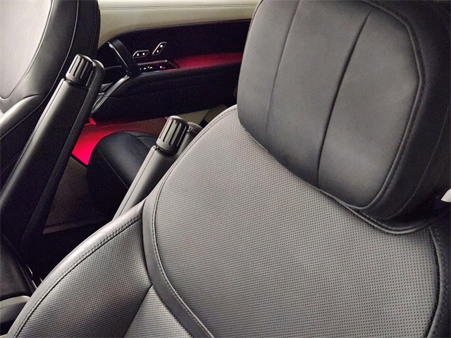 Used 2023 Land Rover Range Rover Long Wheelbase SE image 14