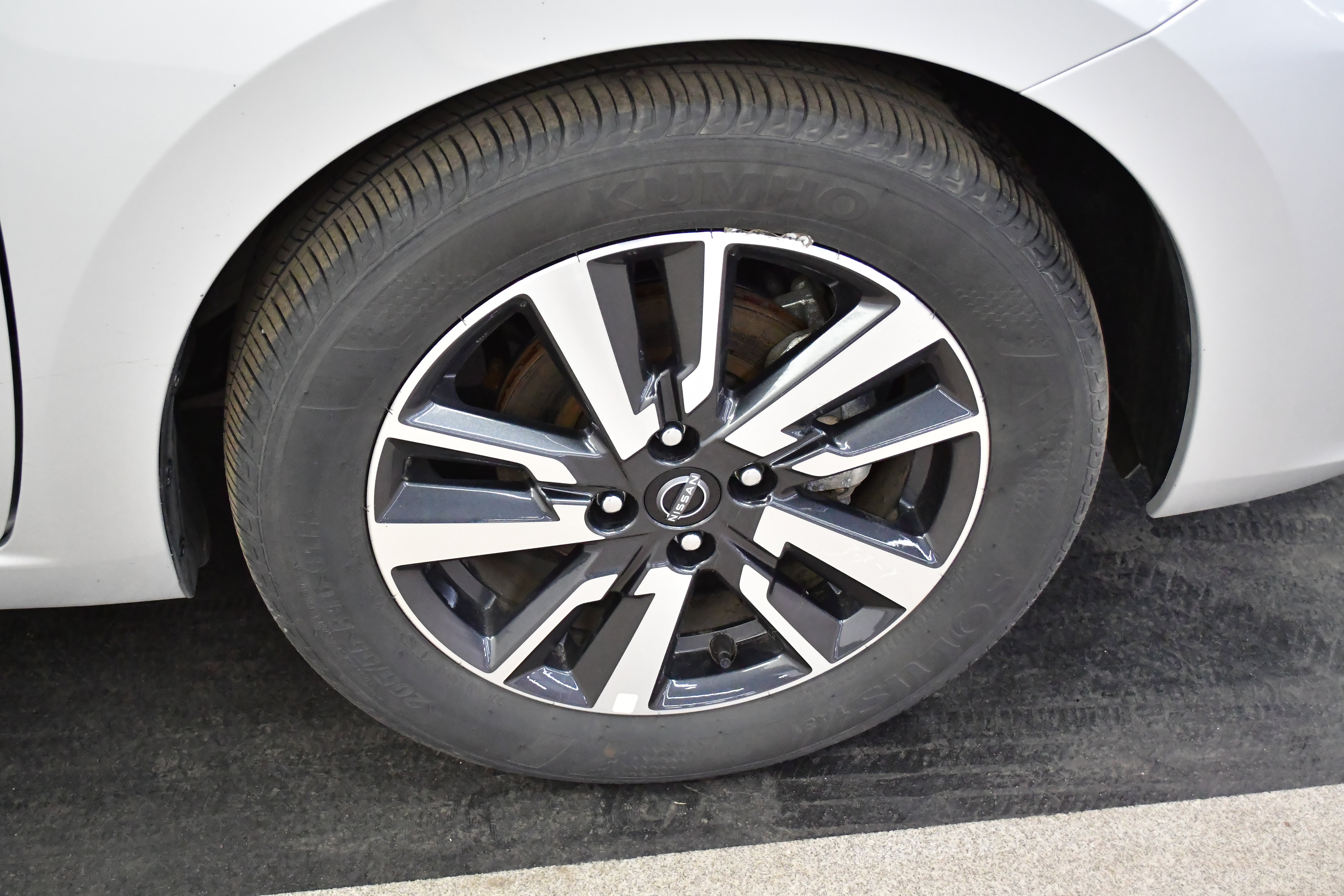 Used 2025 Nissan Versa SV image 35