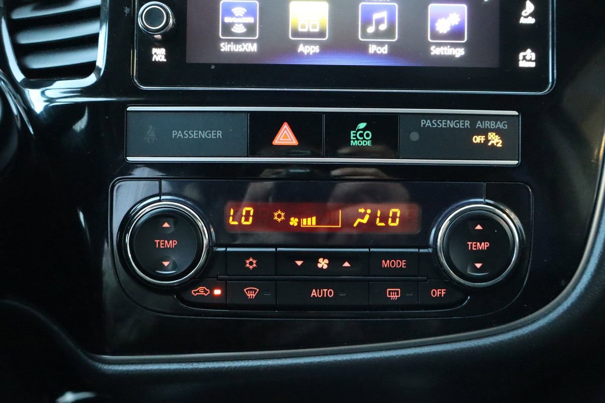 Used 2019 Mitsubishi Outlander SE image 24