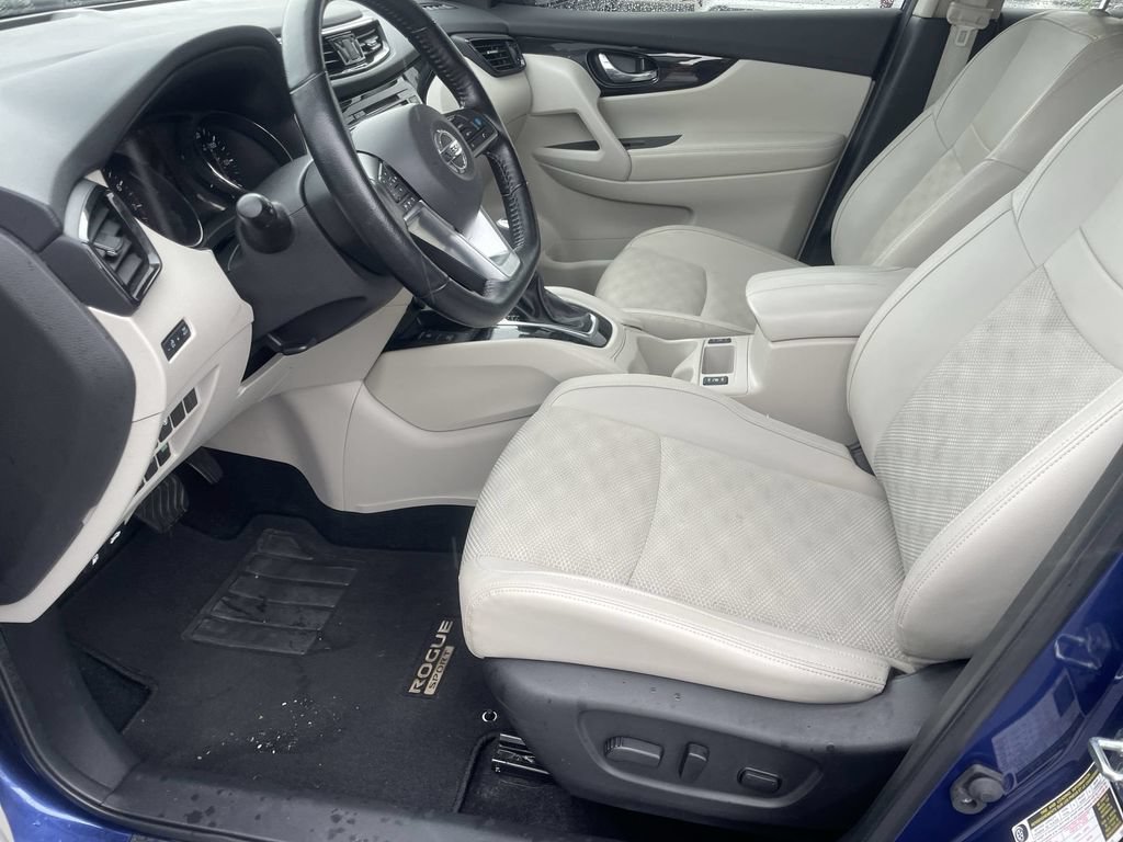 Used 2022 Nissan Rogue Sport SV w/ Technology Package AWD/4WD image 9