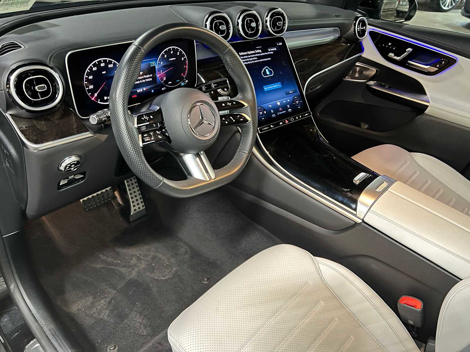 Used 2024 Mercedes-Benz GLC 300 4MATIC image 26