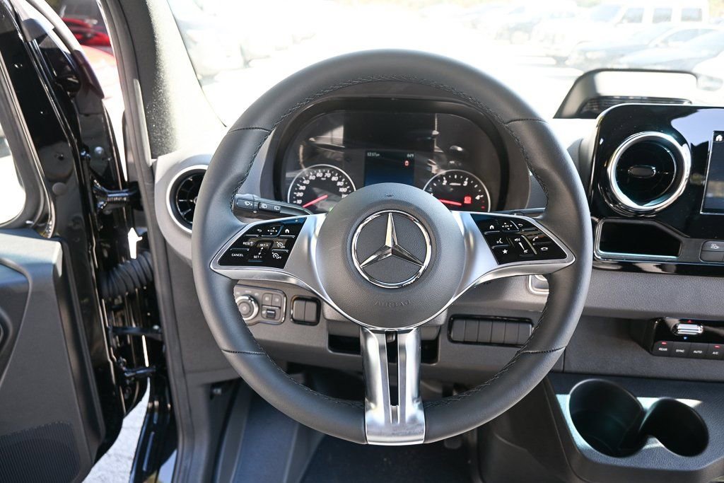 Used 2025 Mercedes-Benz Sprinter 2500 video 2