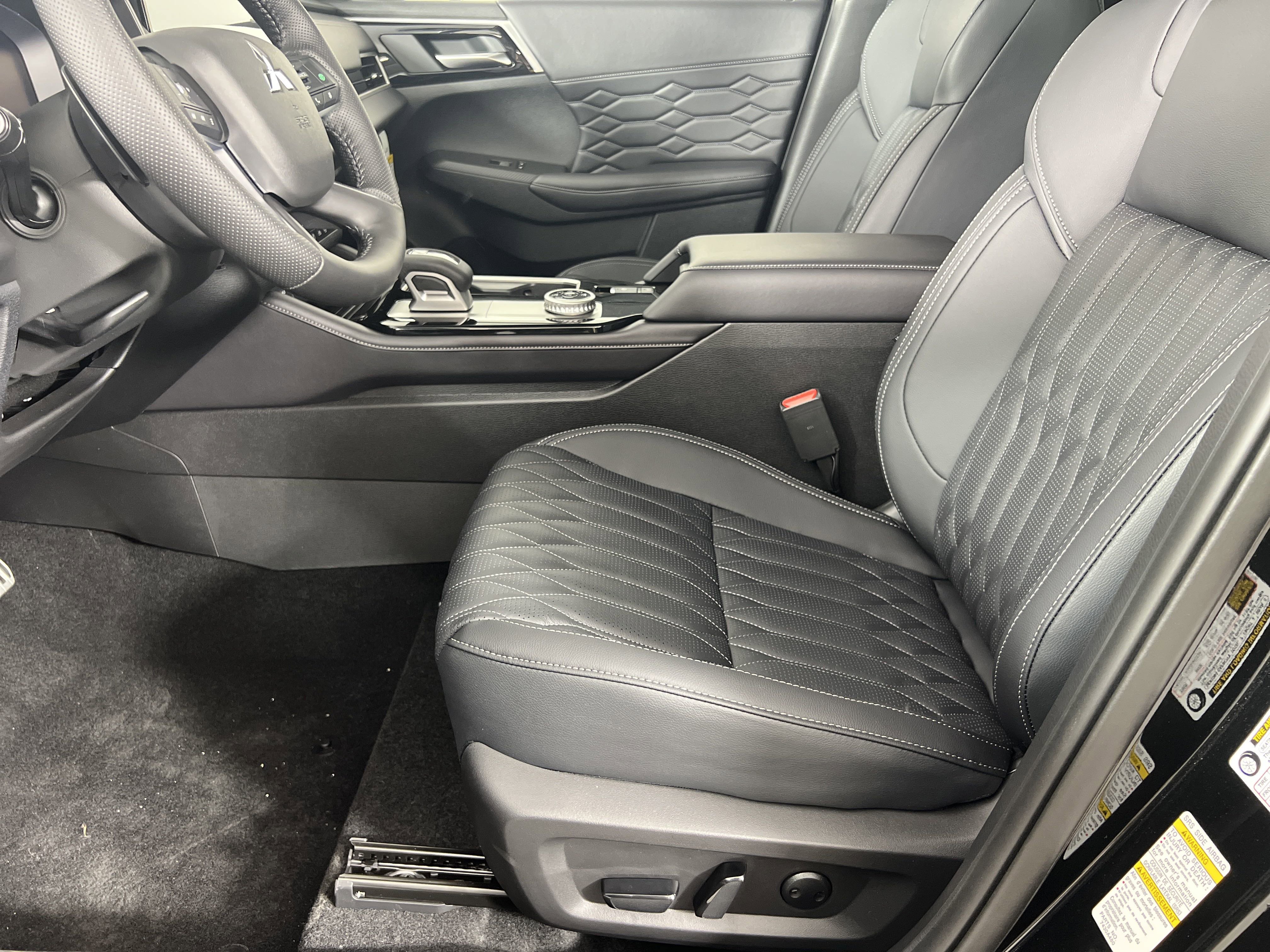 New 2025 Mitsubishi Outlander SEL image 9