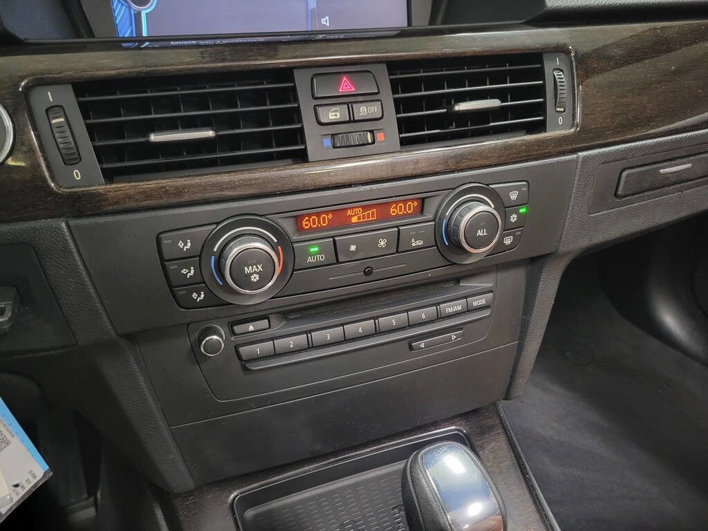 Used 2012 BMW 328i Convertible image 28