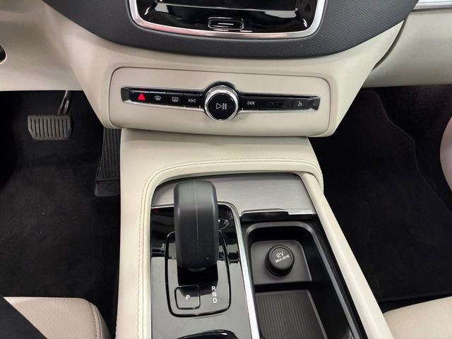 Used 2023 Volvo XC90 B5 Core image 21