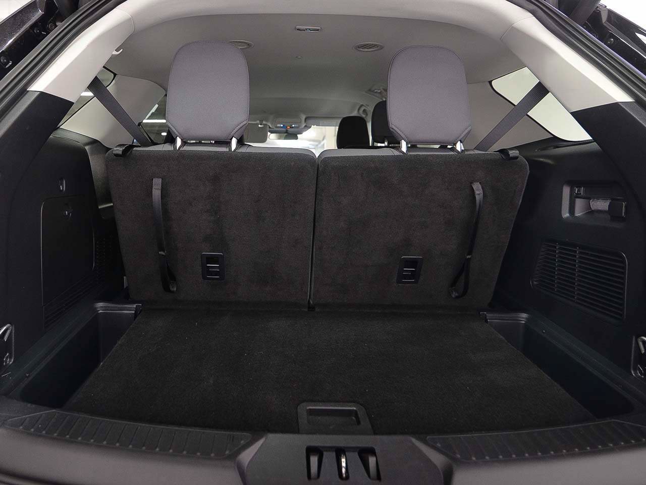 Used 2025 Ford Explorer Active image 12