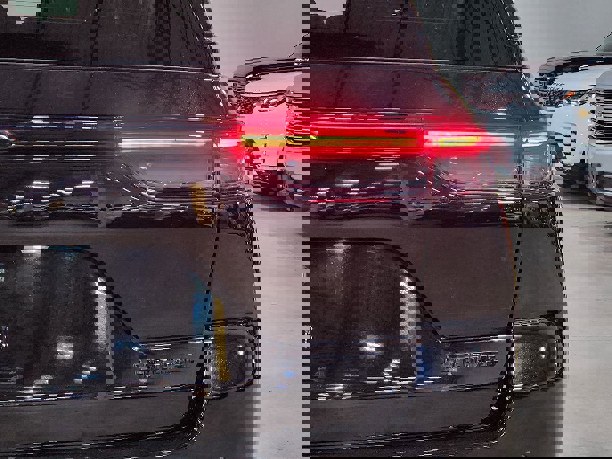 Used 2023 Jeep Grand Cherokee Limited w/ Luxury Tech Group II image 22