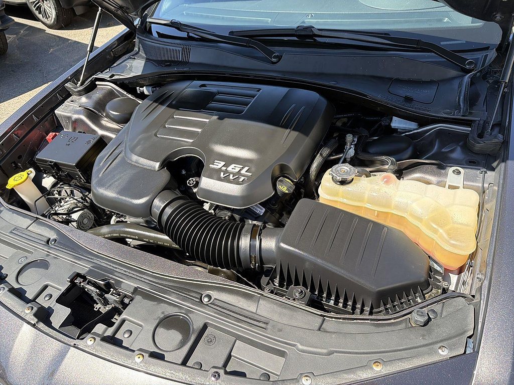 Used 2022 Chrysler 300 Touring L w/ Safetytec Plus Group RWD image 28