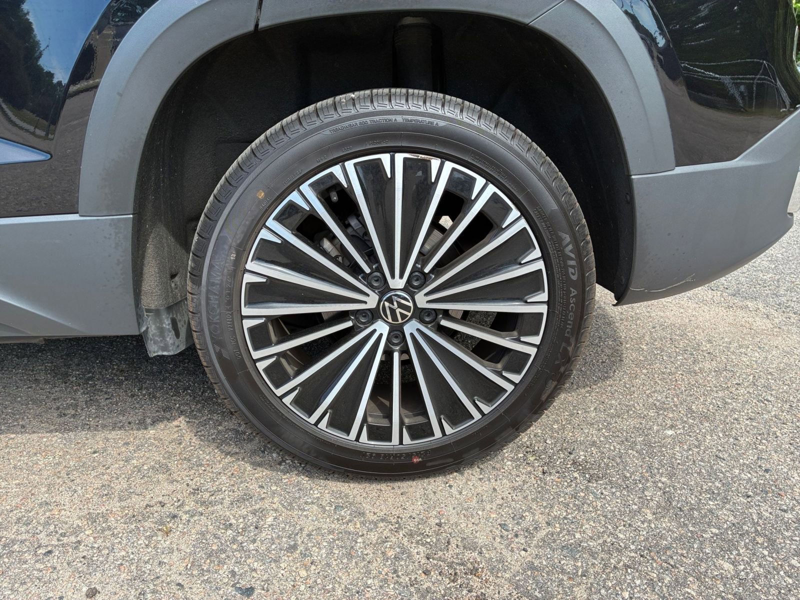 Used 2025 Volkswagen Taos SE FWD image 30