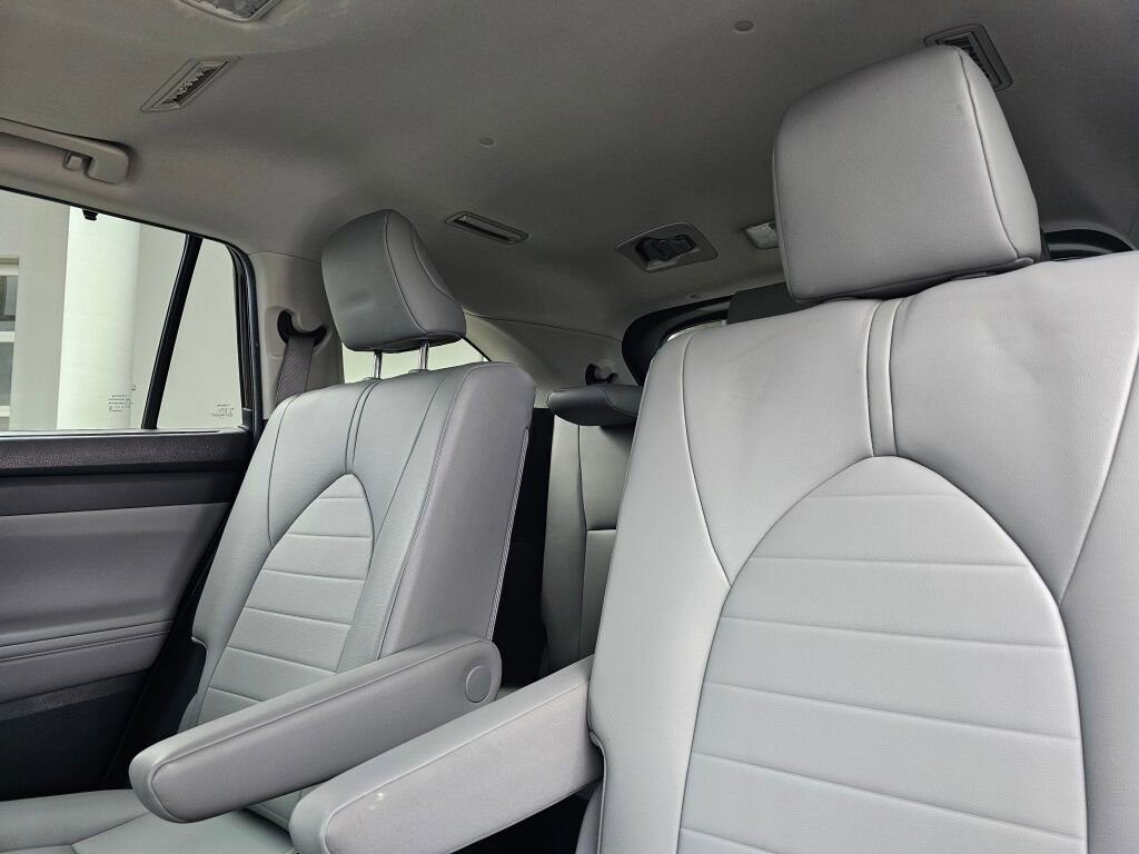 Used 2022 Toyota Highlander XLE AWD/4WD image 21