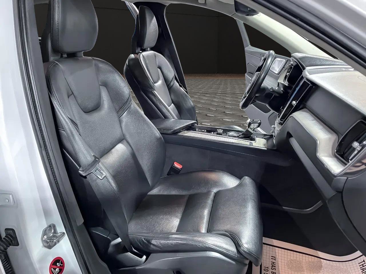 Used 2018 Volvo XC60 T6 Inscription w/ Convenience Package image 21