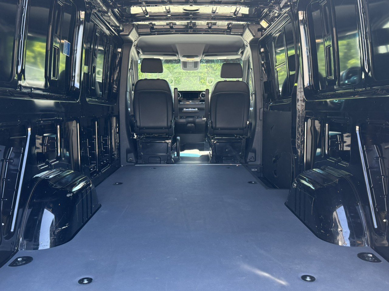 Used 2024 Mercedes-Benz Sprinter 2500 image 7