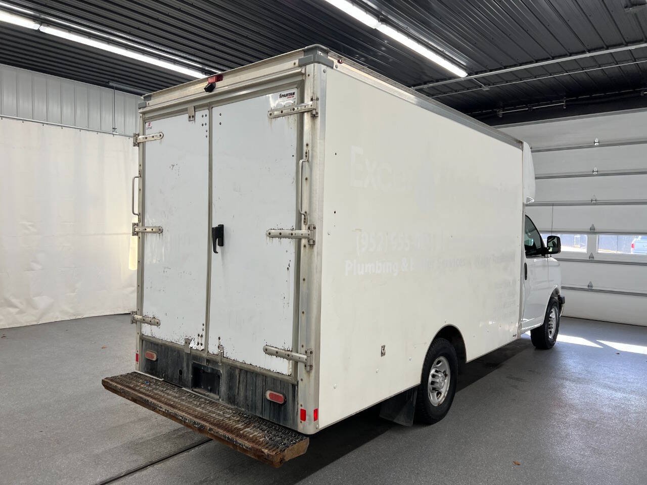 Used 2018 Chevrolet Express 3500 w/ Power Convenience Package RWD image 3