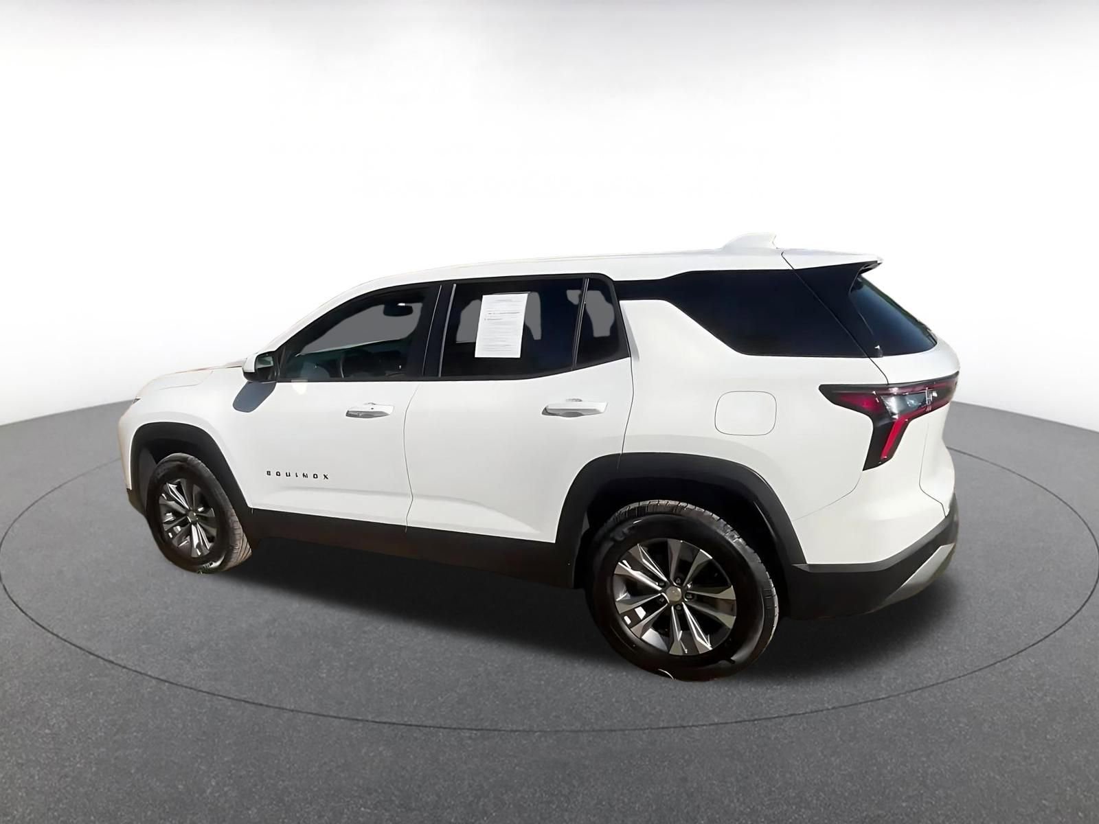 Used 2025 Chevrolet Equinox LT AWD/4WD image 10
