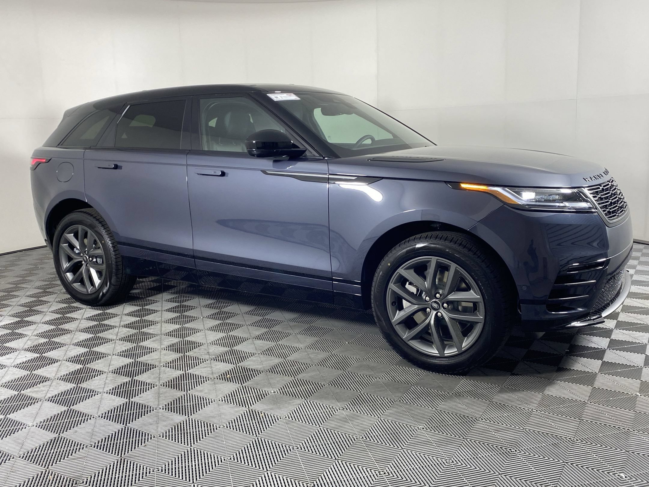Used 2026 Land Rover Range Rover Velar Dynamic SE AWD/4WD image 5
