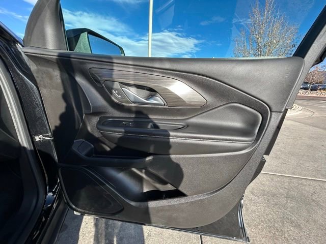 Used 2024 GMC Terrain SLT image 28