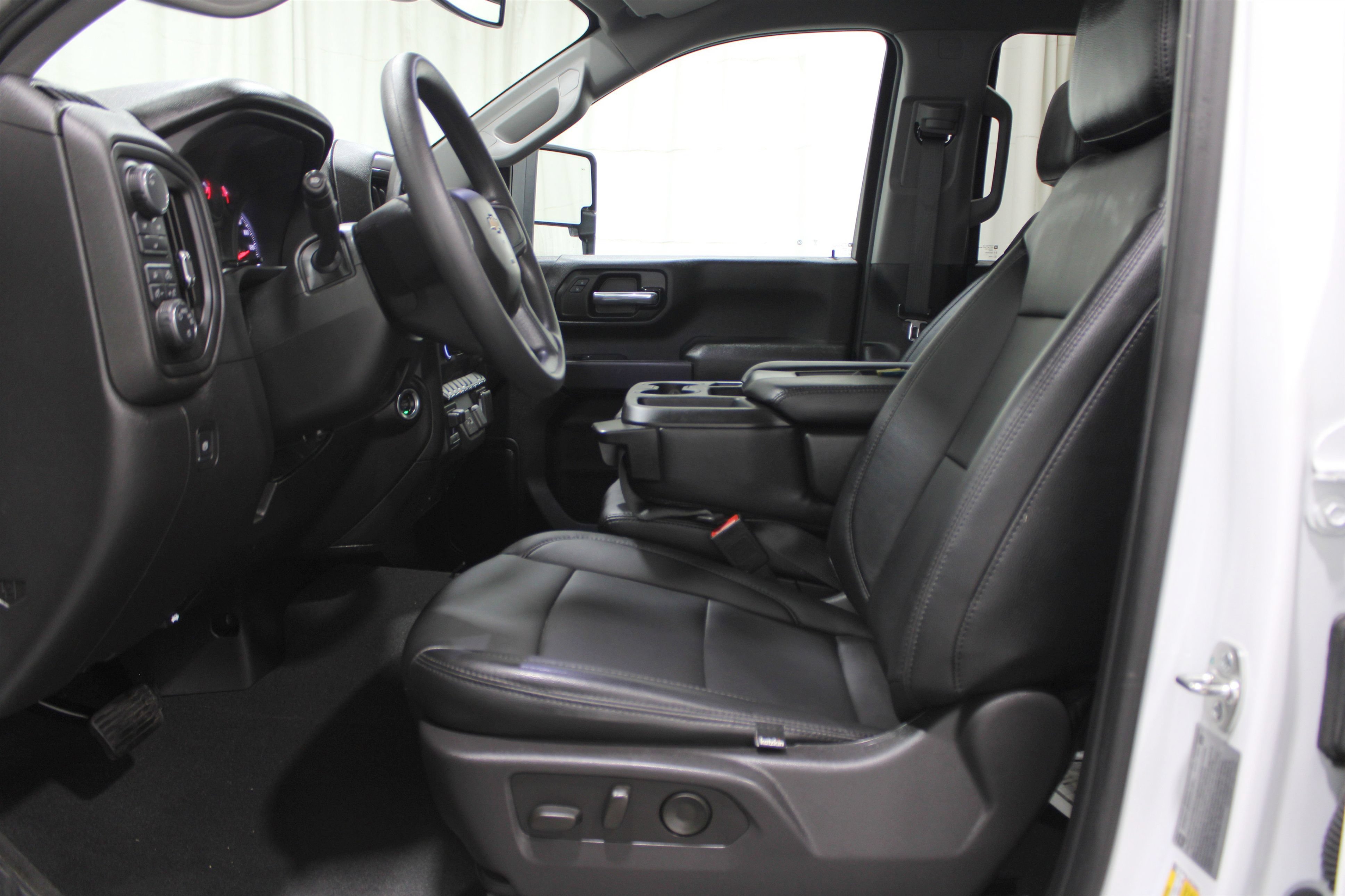 Used 2025 Chevrolet Silverado 2500 Custom w/ Custom Value Package AWD/4WD image 3