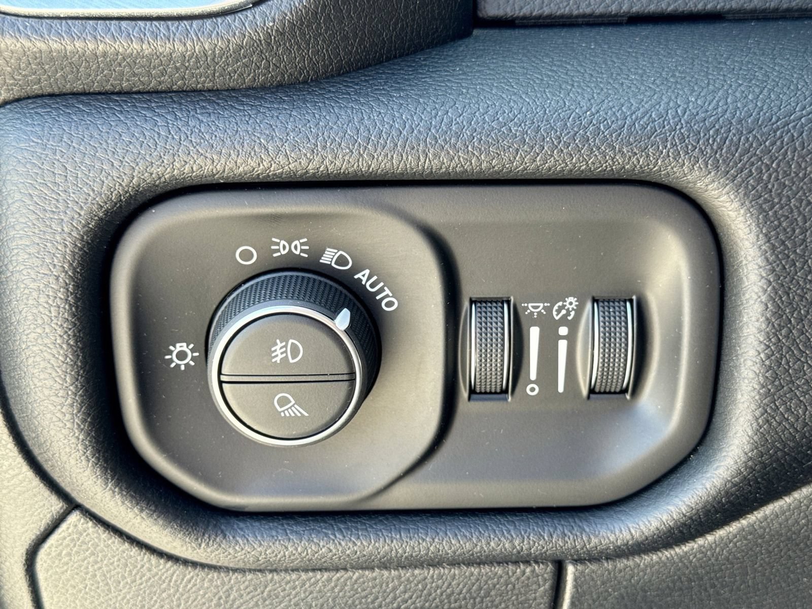 Used 2021 RAM 1500 Laramie AWD/4WD image 30