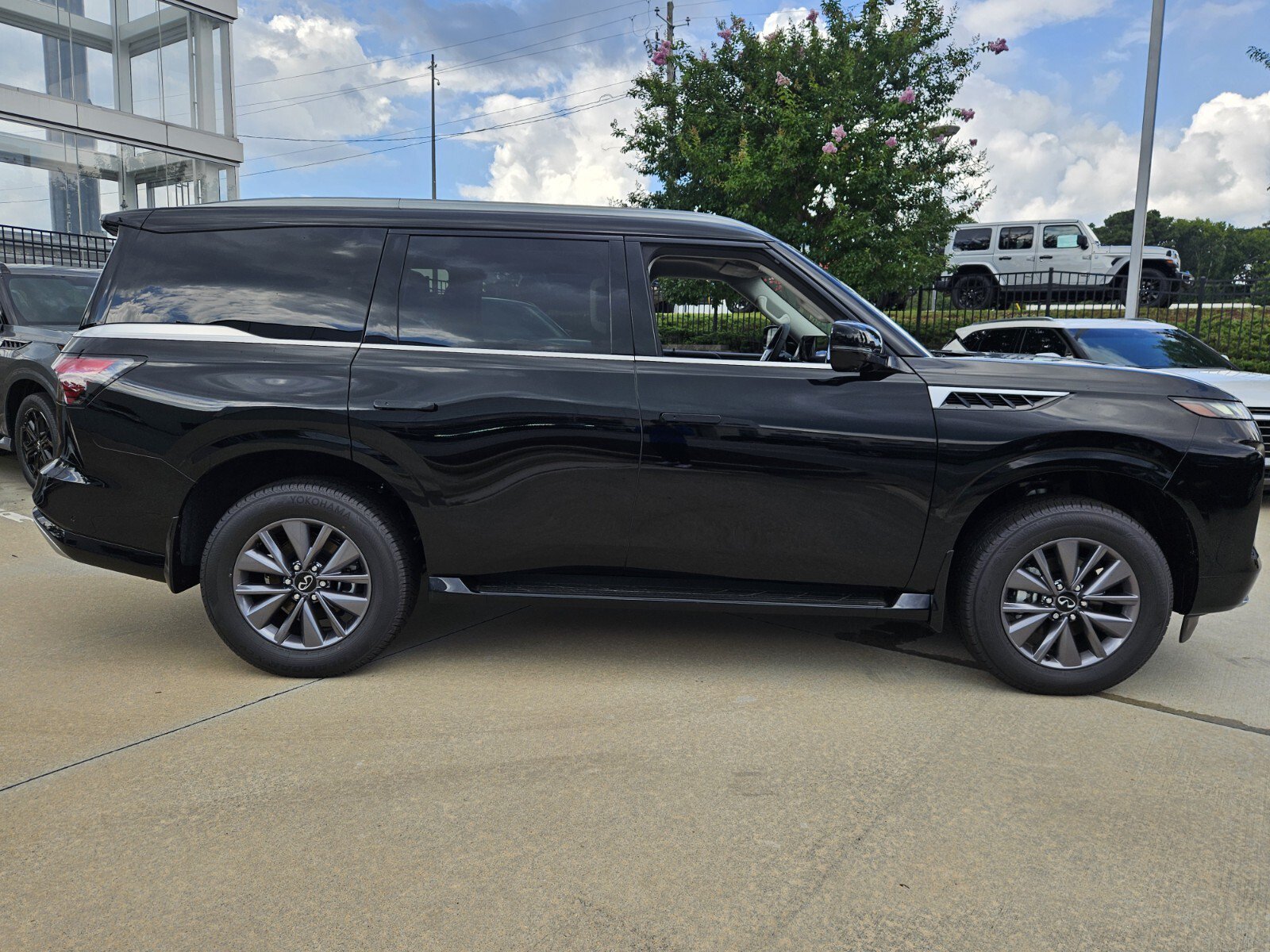 New 2026 INFINITI QX80 Pure w/ Cargo Package AWD/4WD image 5