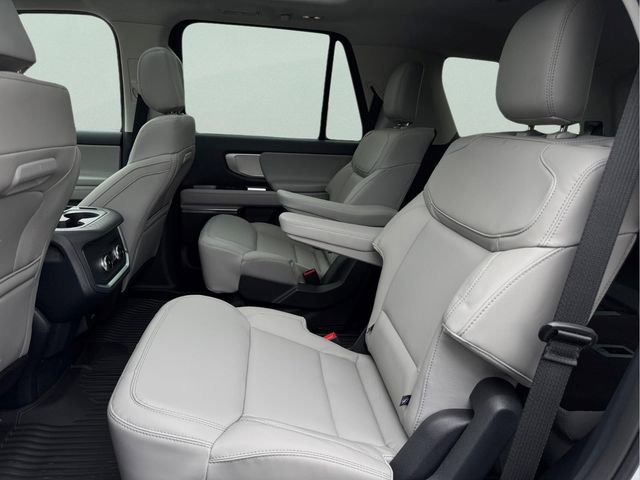 New 2026 Ford Expedition Active image 9