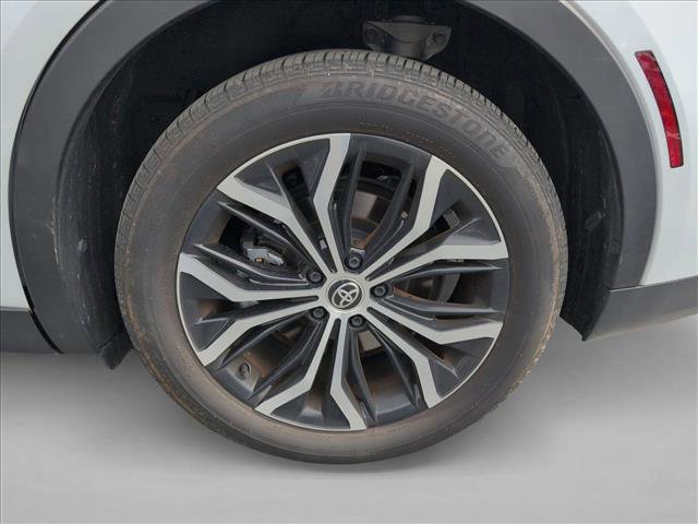 Certified 2024 Toyota Crown XLE image 23