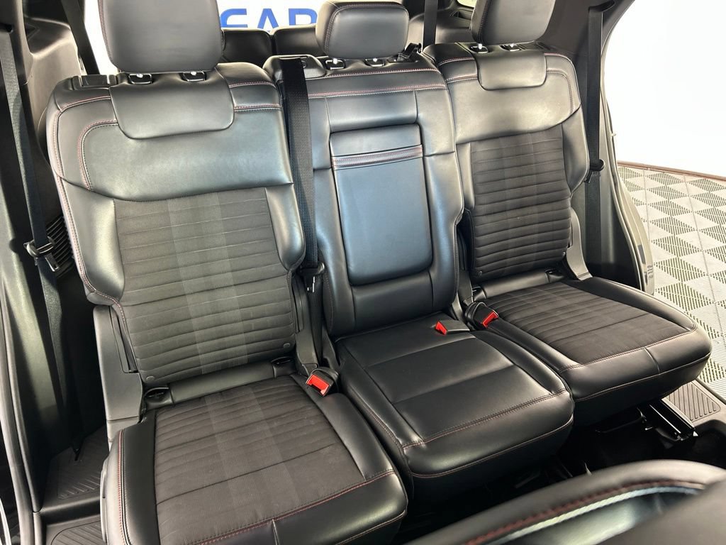 Used 2025 Ford Explorer ST-Line w/ ST-Line Street Pack AWD/4WD image 28