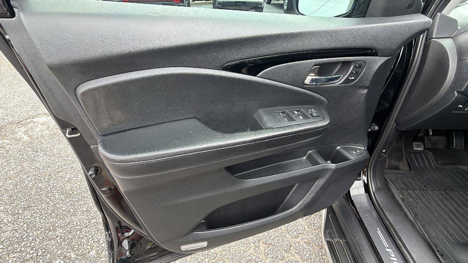 Used 2020 Honda Pilot Touring image 13