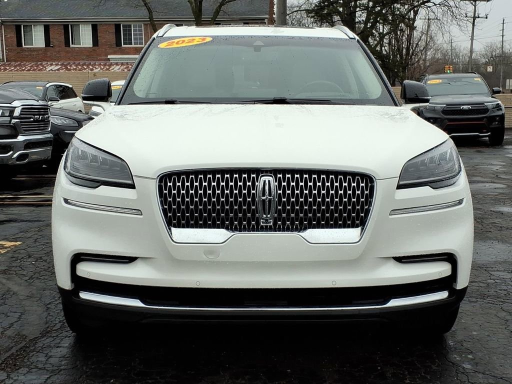 Used 2023 Lincoln Aviator Reserve w/ Equipment Group 201A image 2